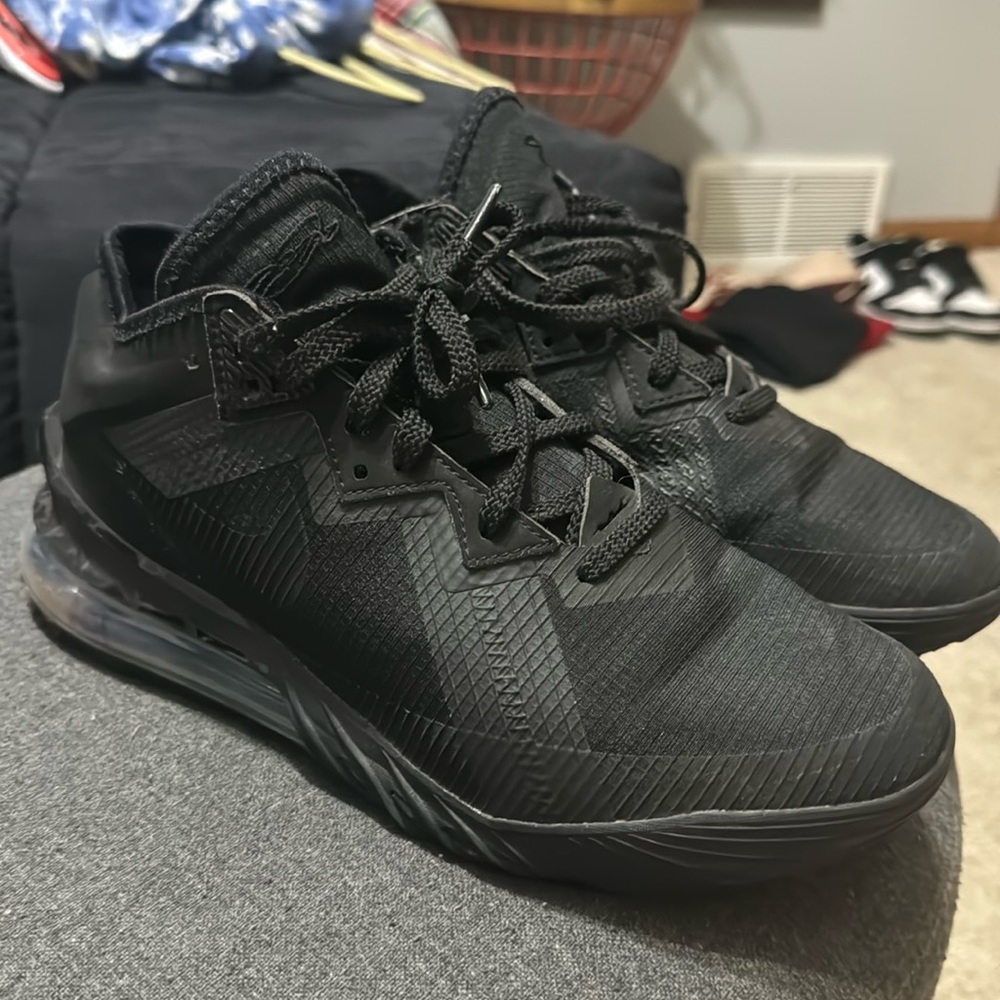 Lebron 18 Low Black